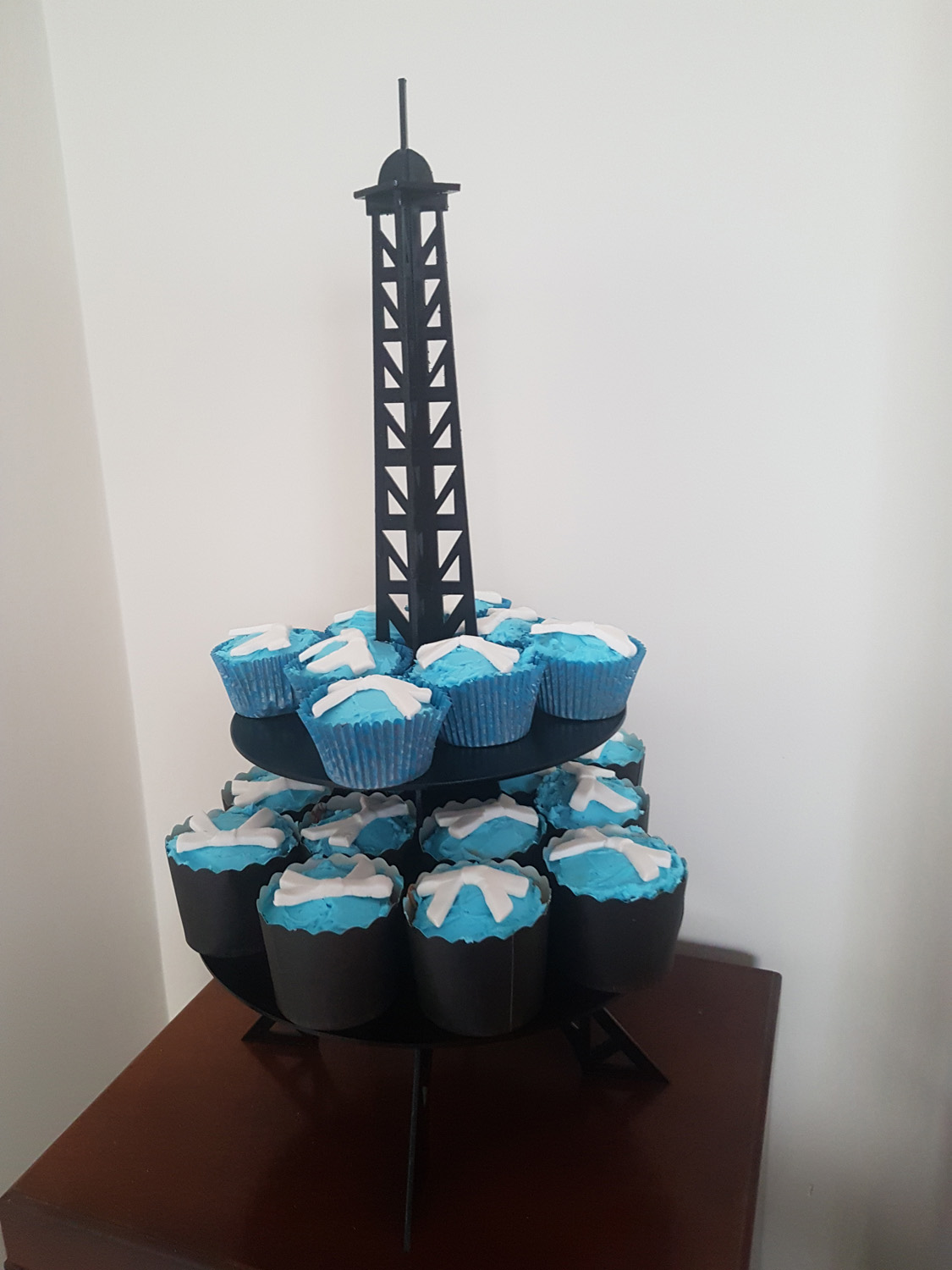 Eiffel tower cupcake stand